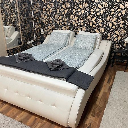 Lovely Apartment On Raday Corso Boedapest Buitenkant foto