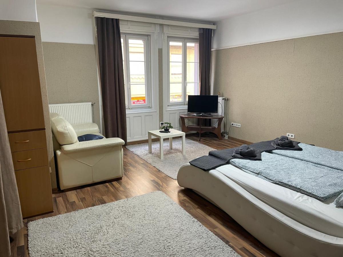 Lovely Apartment On Raday Corso Boedapest Buitenkant foto